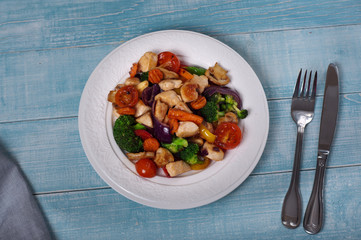 Pieces of chicken with grilled vegetables