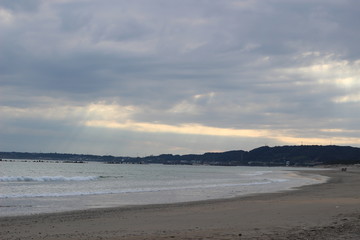 Fototapeta premium 曇り空の静浜海岸