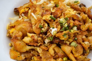 Crisp fried mussel pancakes , Shell fried with vegetables Hoi Tod