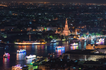 Fototapeta premium Wat arun under loy krathong day ,Thailand