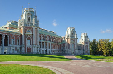 Obraz premium MOSCOW, RUSSIA - SEPTEMBER 19, 2015. Grand palace in Tsaritsyno 
