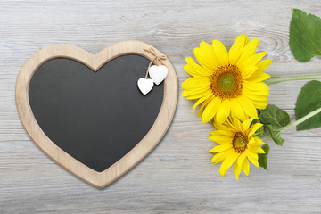 Sonnenblumen mit Herztafel