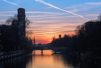 Isar mit Abendrot, Deutsches Museum und Boschbrücke an der Muse