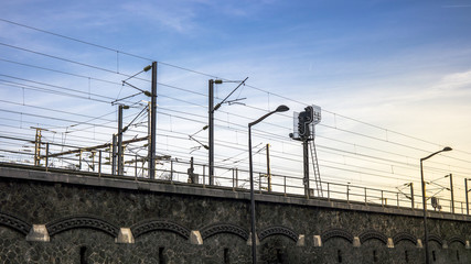 Chemin de fer sur un pont