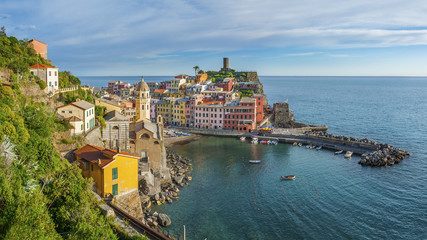 Obraz premium Panorama of resort village Vernazza, Cinque Terre, Italy