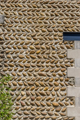 Mur de pierres rondes