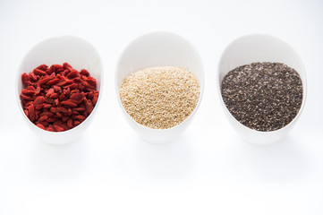 Superfood Quinoa Chia Goji-Beeren