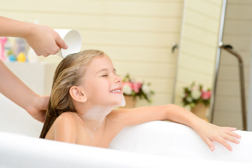 Obraz premium Cute little girl washing her hair 