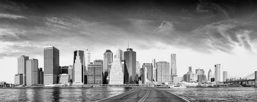 Fototapeta Road to New York City. Holiday and travel concept. Black and whi
