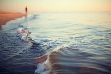 Crédence de cuisine en verre imprimé Eau plage coucher de soleil résumé arrière plan rivage fermer