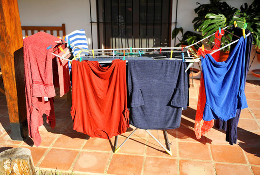 Ropa tendida al sol, tendedero