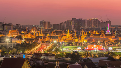 Fototapeta na wymiar Beutiful scene of Wat Phra Kaew at dusk