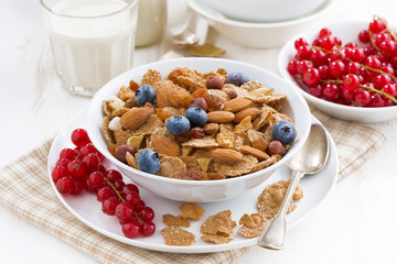 breakfast with cereals flakes and berries