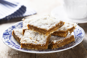 Lemon bars with coconut