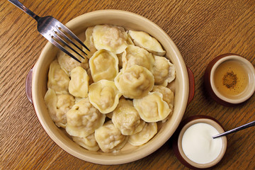 pelmeni, Russian cuisine with sour cream