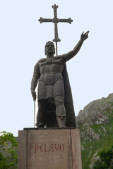 Naklejka premium Statue des Feldherrn Pelayos in Covadonga