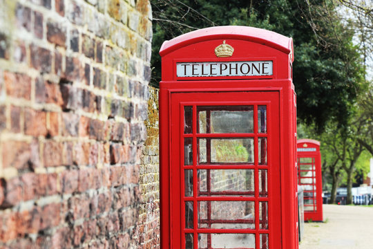 LONDON. Red telephone box.