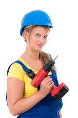 junge frau mit blauen helm hält bohrmaschiene