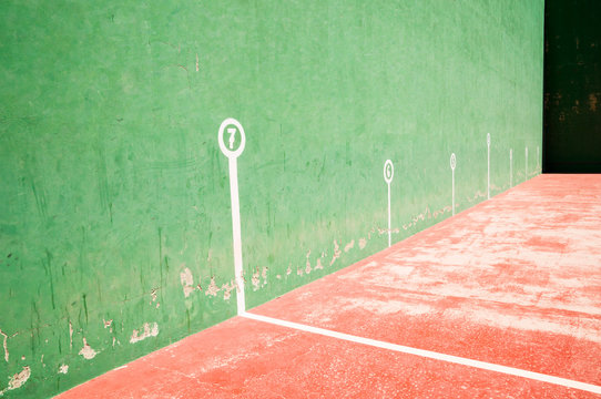 Fronton court