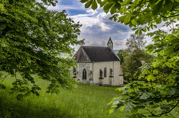 La Chapelle de Massey Derrière les Arbres