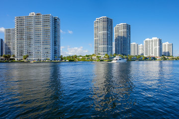 Fototapeta na wymiar North Miami Waterway
