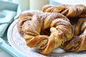 Cinnamon buns with milk.
