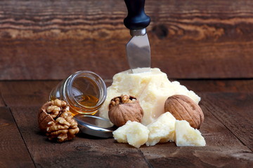 Parmigiano , noci e miele