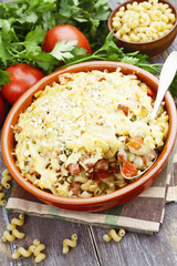 Baked pasta with bacon and green peas