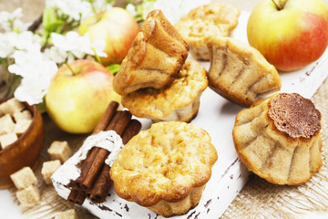 Apple muffins with cinnamon