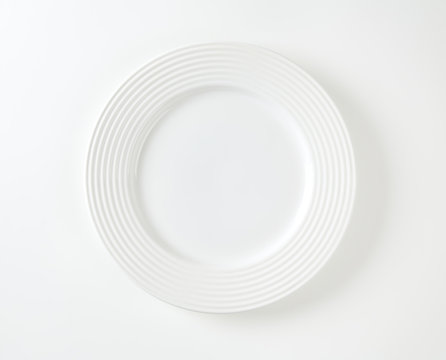 White Porcelain Plate With Wide Rim