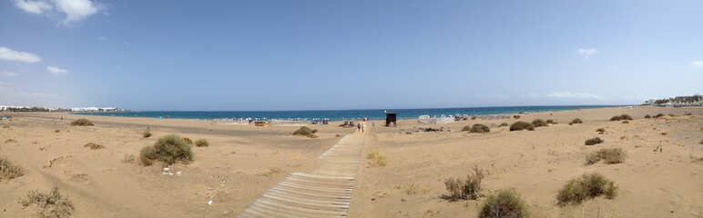 Fototapeta na wymiar Playa de Los Pocillos auf Lanzarote