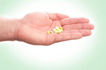 Tabletten in der Hand , Sucht zu Arzneimitteln