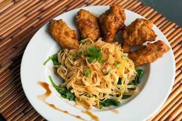 Chicken Wings with Noodles and Spinach