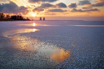 Photo sur Plexiglas Hiver Winter landscape with sunset sky and power plant