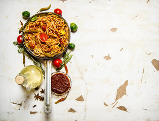 Fototapeta na wymiar Spaghetti with tomato sauce and vegetables.