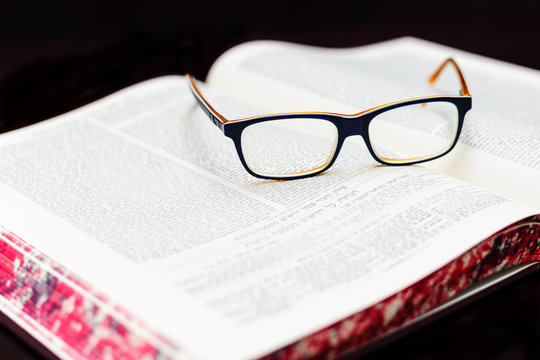 Glasses on the Talmud. Background Torah study