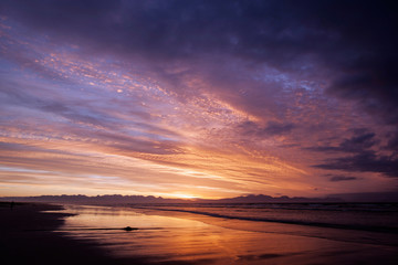 Fototapeta na wymiar sunrise on the beach