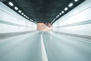 Fototapete Tunnel Stadttunnelstraßenviadukt der Nachtszene