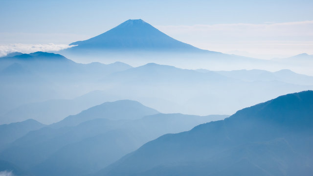 Fototapeta Mt. Fuji seen from the Japan Southern Alps. 南アルプス・笊ヶ岳から望む富士山