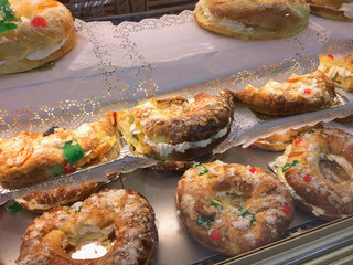 King cakes in the pastry shop