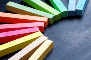 Hintergrund mit bunter Kreide