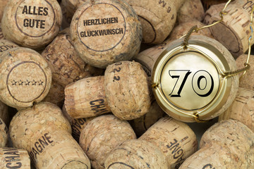 viele Champagnerkorken Jubiläum 70 Jahre