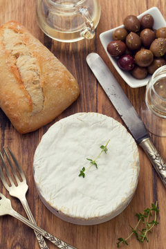 cheese with bread, olives and white wine