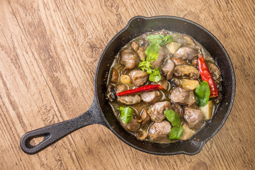 砂肝のアヒージョ　オイル焼き　スペイン小皿料理　 chicken gizzard ajillo