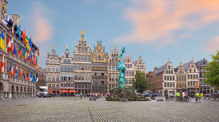 Centraal plein van Antwerpen. Gemeentehuis