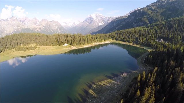 Ripresa aerea su lago alpino - Lago Pal&ugrave; in Valmalenco