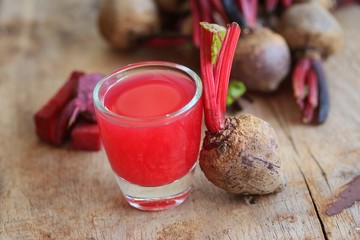 fresh beetroot and juices