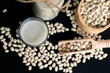 Obraz na płótnie Canvas white kidney bean with milk