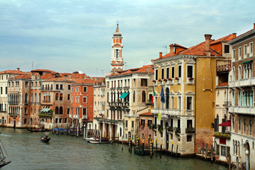 Obraz premium View of the Grand Canal in Venice Rialto bridge