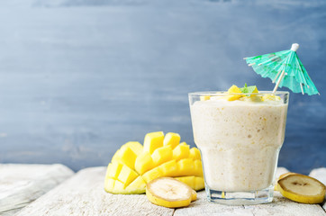 banana mango smoothie